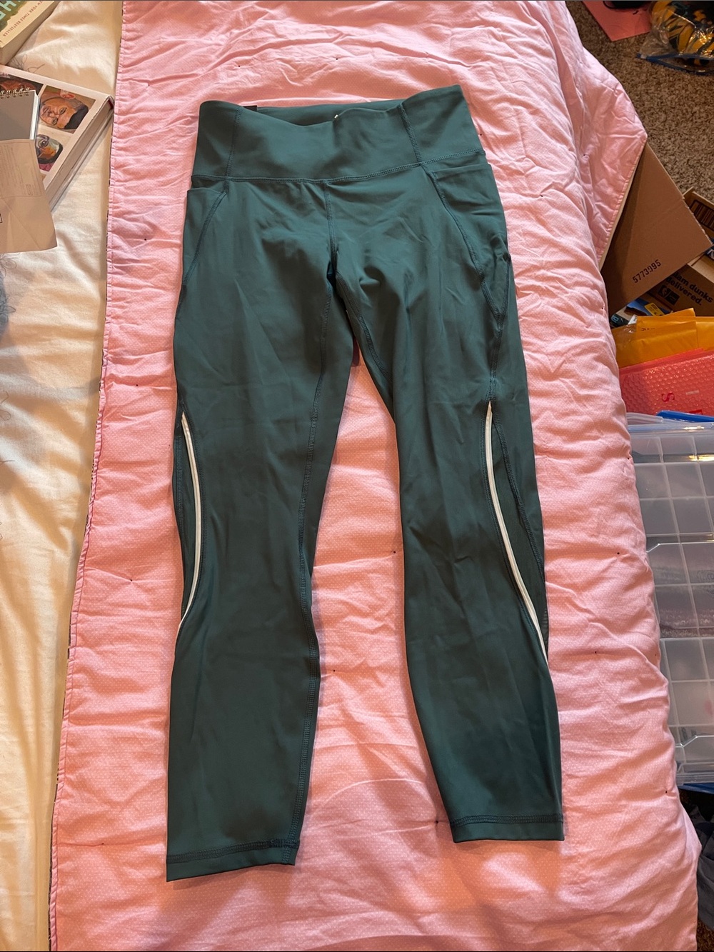 High-Waist Green Leggings with Reflective Side Details
